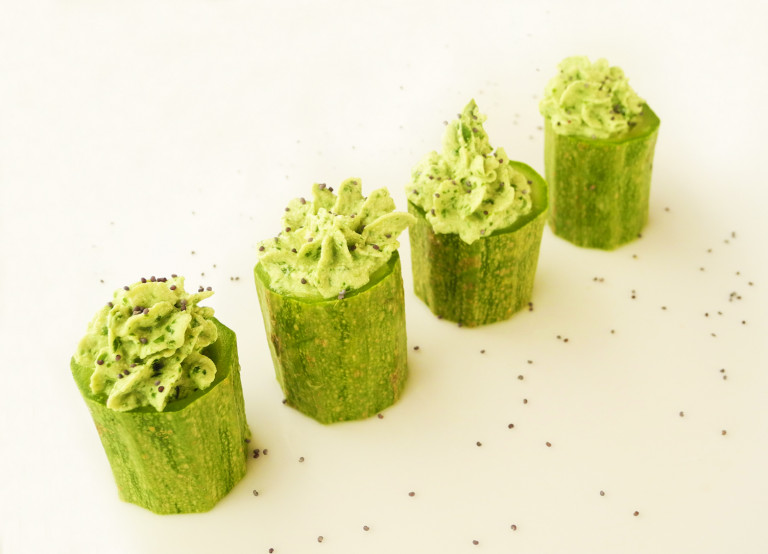 Zucchine con crema di tofu al basilico
